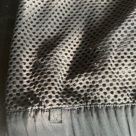 Lululemon Mesh on Mesh Jacket - Picture 14 of 15